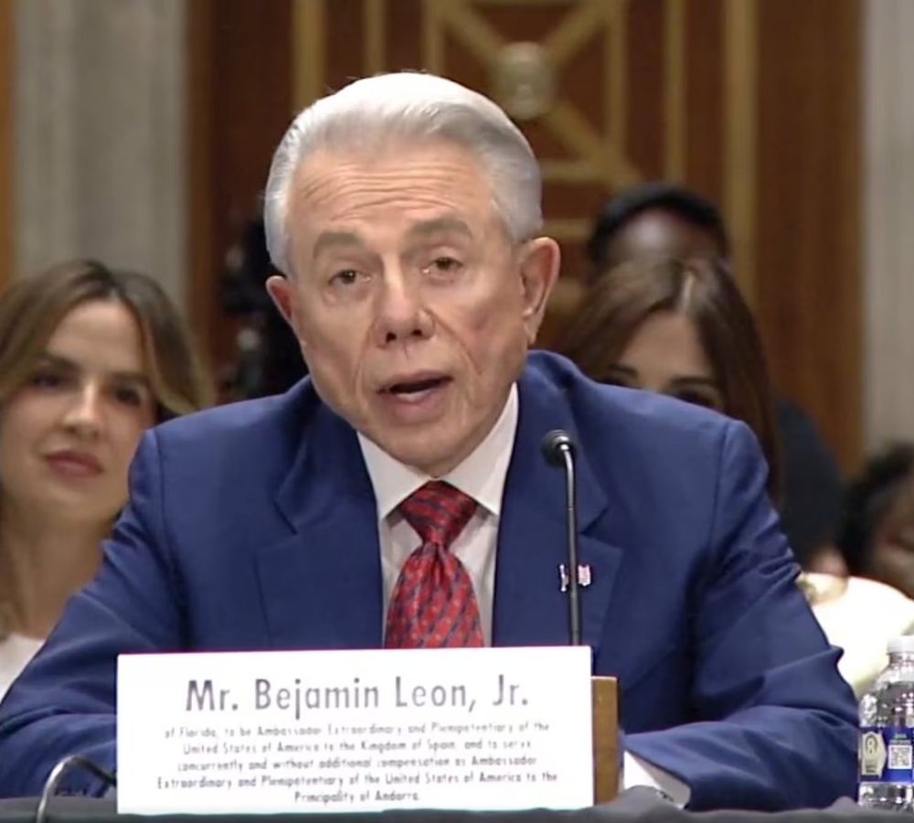 El-nuevo-embajador-de-Trump-aterrizara-en-Madrid-c