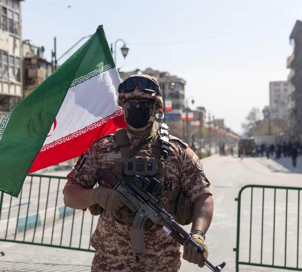 Emiratos-intercepta-siete-misiles-y-cerca-de-30-dr