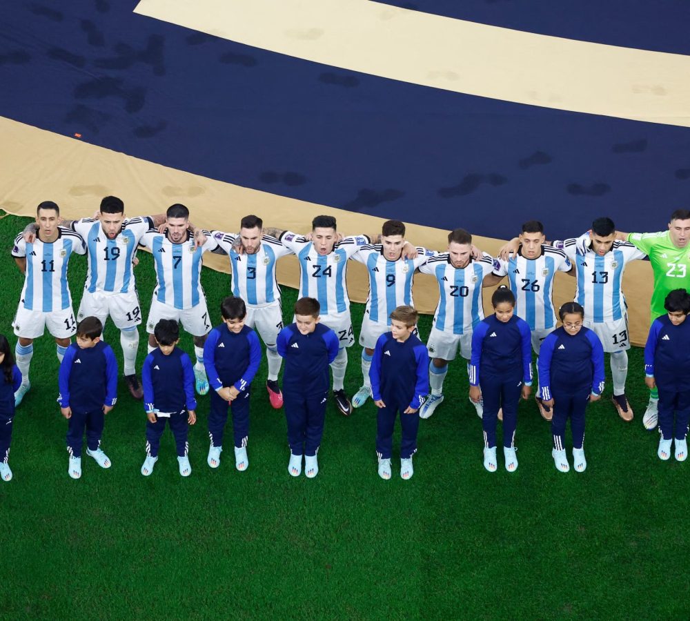 FIFA-confirmo-la-indumentaria-que-vestiran-Argenti-scaled-1