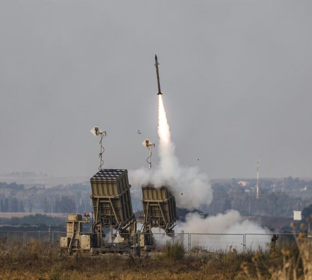 Israel-intercepta-misiles-balisticos-sobre-una-ref