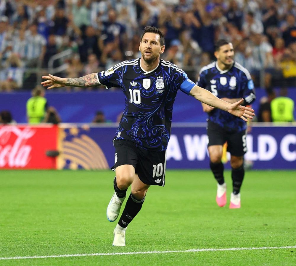 La-sorpresiva-actuacion-de-Lionel-Messi-en-el-lanz-scaled-1