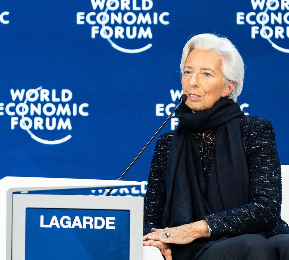 Lagarde-se-muestra-lista-para-servir-al-Foro-de