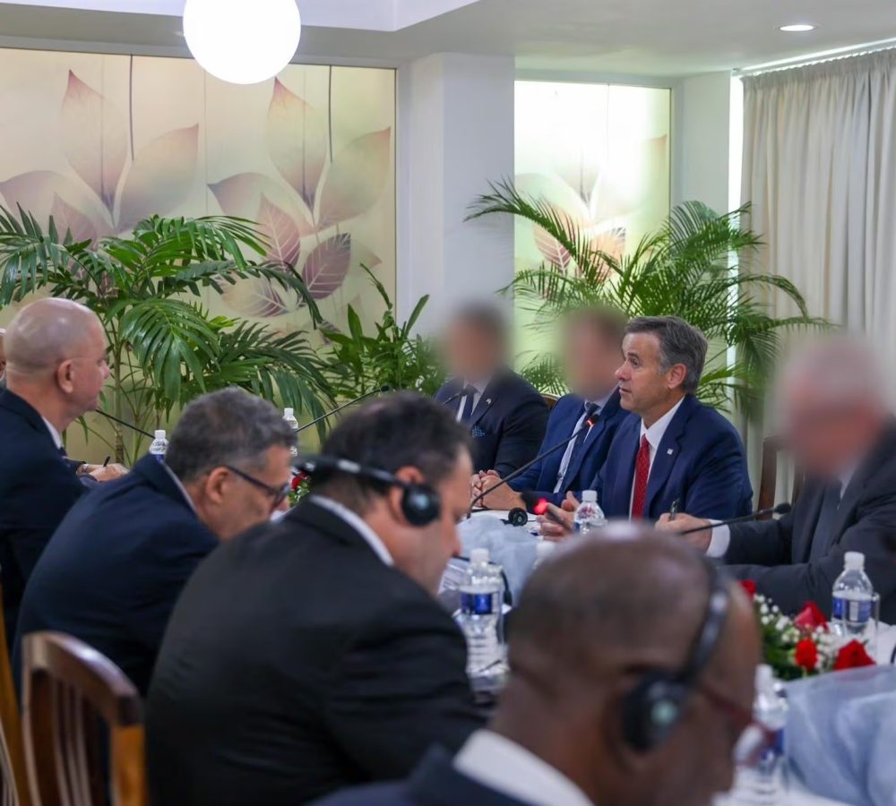 Las-autoridades-de-Cuba-reciben-al-director-de-la