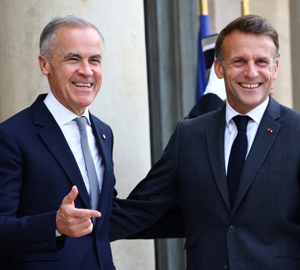 Macron-recibe-a-Carney-en-un-viaje-simbolico-a-un-scaled-1