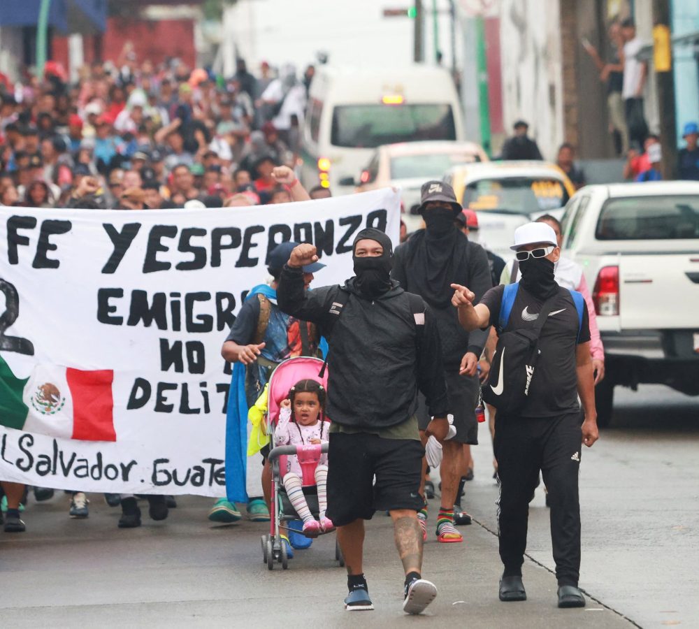 Mas-de-600-migrantes-parten-en-caravana-desde-Tapa-scaled-1