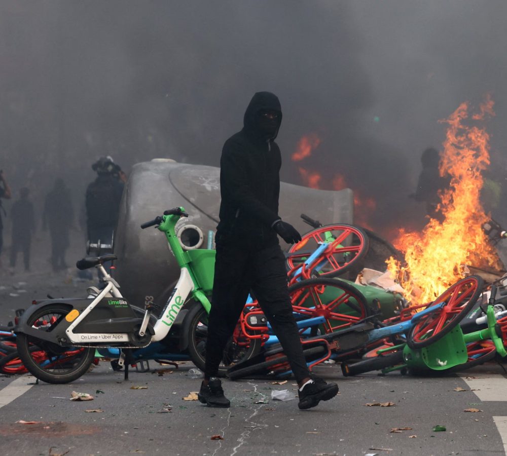 Quienes-son-los-Black-Bloc-los-violentos-que-enca-scaled-1