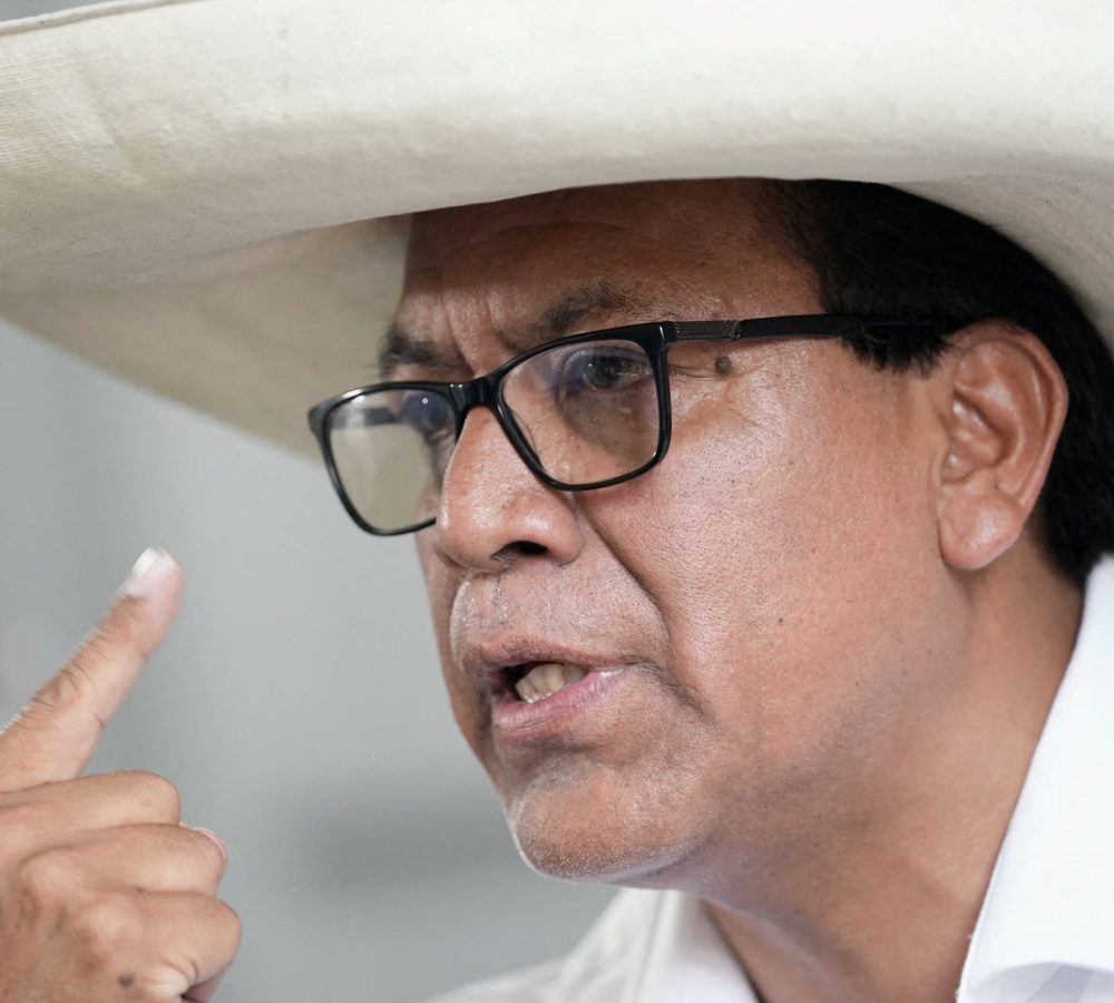 Roberto-Sanchez-revela-que-recibio-las-llamadas-de-scaled-1