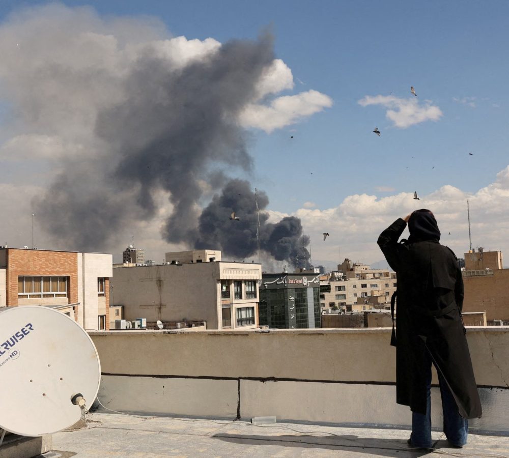Teheran-se-vacia-bajo-las-bombas-cuatro-dias-de-a-scaled-1