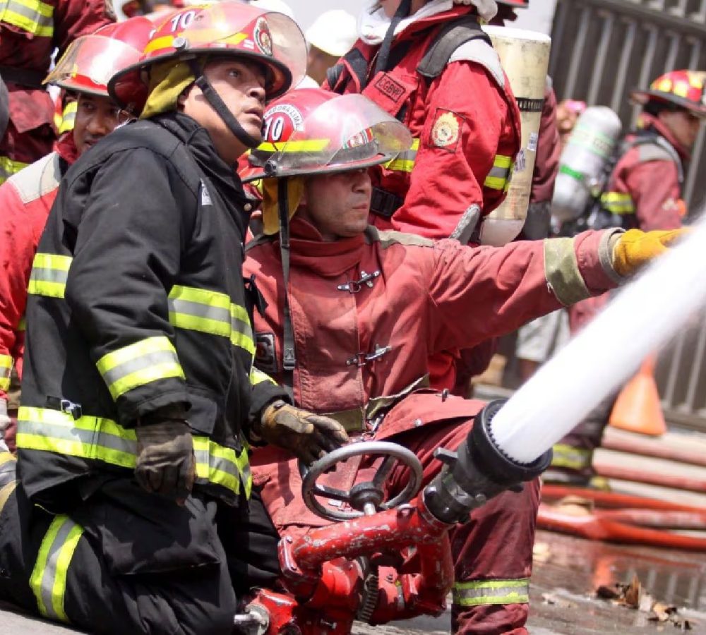 Terremoto-en-Venezuela-40-bomberos-peruanos-estan