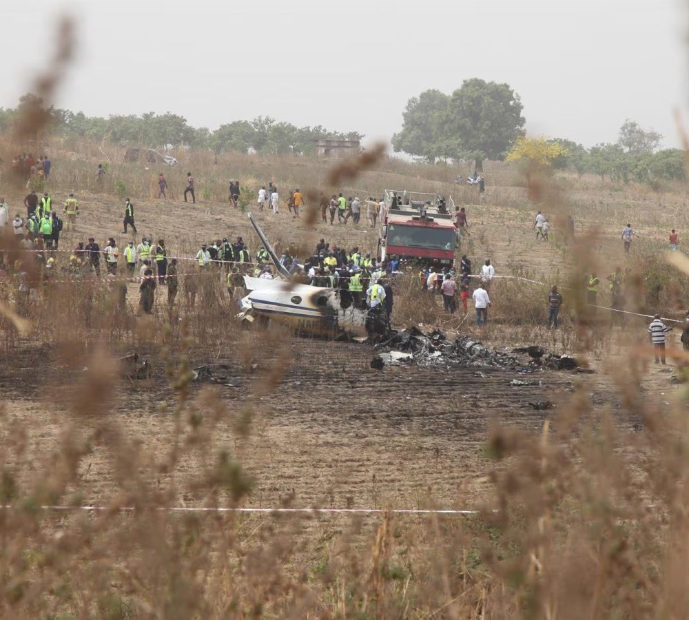 Un-avion-militar-con-mas-de-30-personas-a-bordo-se