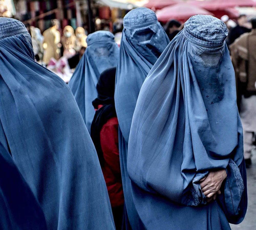 Varias-mujeres-detenidas-en-Afganistan-por-no-cump