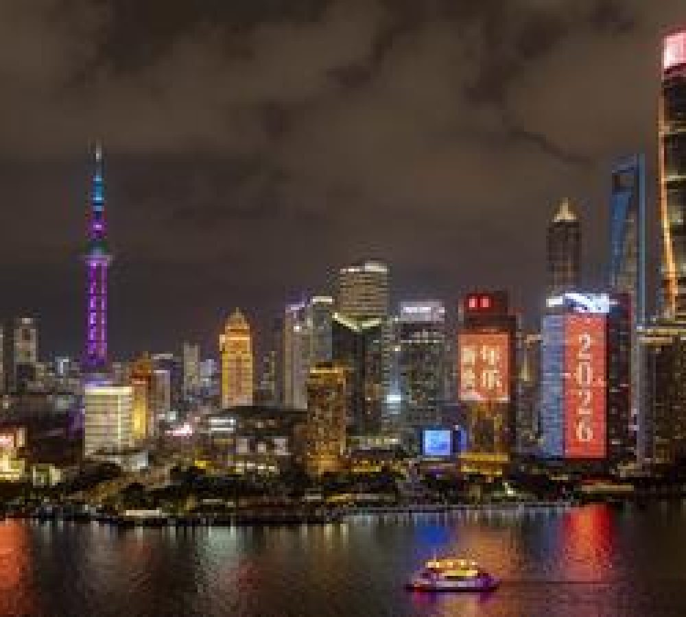 (260102) -- BEIJING, Jan. 2, 2026 (Xinhua) -- This photo shows the illuminated Lujiazui in celebration of the New Year in east China's Shanghai, Dec. 31, 2025. (Xinhua/Wang Xiang)