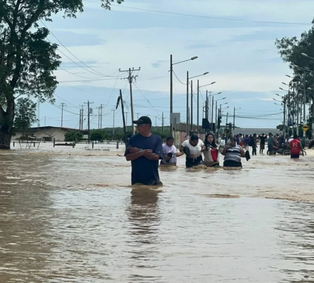 sociedad_inundaciones-lluvias-cantones-emergencia-ecuador_16-3-2026-1536x1024-1